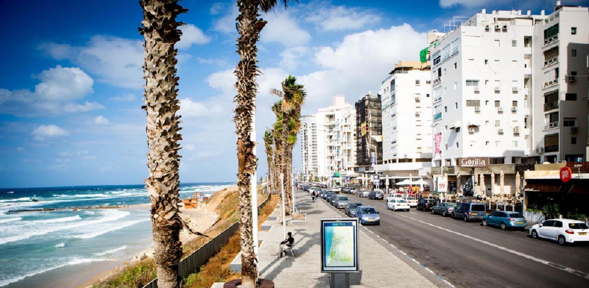 Appartamento דירת 5 חדרים מול הים Bat Yam Esterno foto