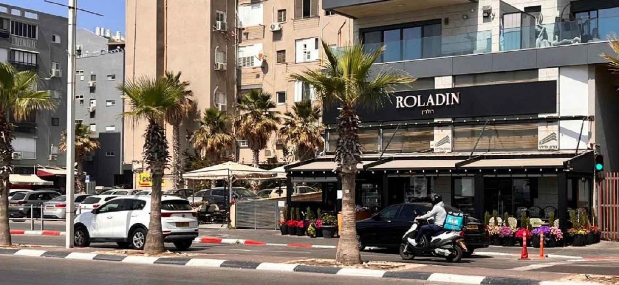 Appartamento דירת 5 חדרים מול הים Bat Yam Esterno foto