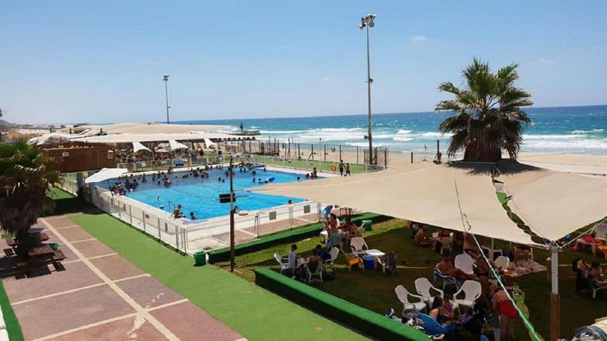Appartamento דירת 5 חדרים מול הים Bat Yam Esterno foto