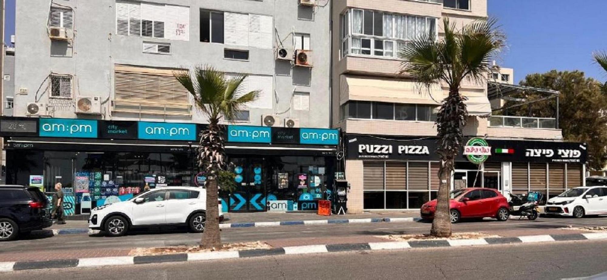 Appartamento דירת 5 חדרים מול הים Bat Yam Esterno foto